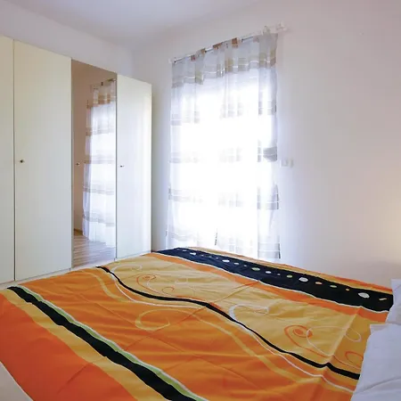 Stunning In With Wifi Apartment Pula