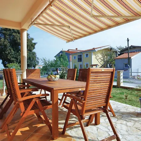 Apartment Stunning In With Wifi Pula